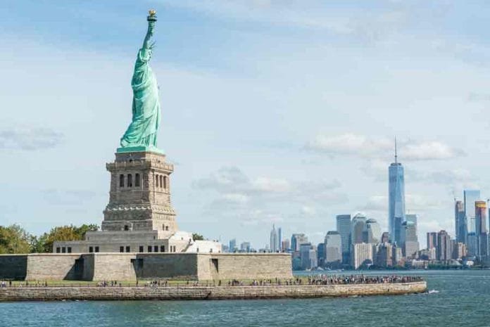 Statue-of-Liberty-Photo-Jul Statue-of-Liberty-Photo-Julienne-Schaer-NYC-and-Company-02