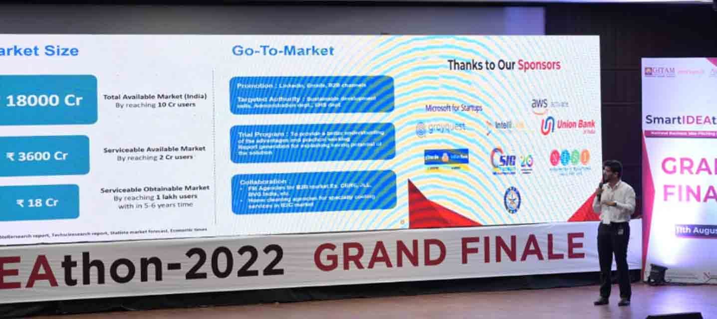 A student participant presenting at SmartIDEAthon 2022,