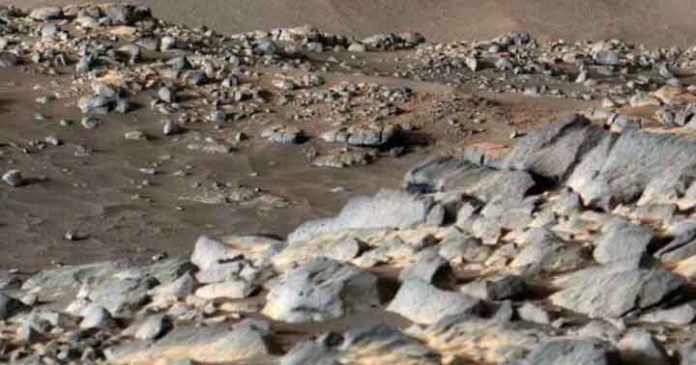 Los rovers de la NASA y China revelan signos de agua y ríos antiguos en Marte