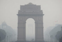 Delhi Pollution Crisis Deepens: AQI Crosses 400 in Several Areas as Smog, Fog Choke Capital Dense smog covers India Gate in Delhi as post-Diwali air pollution turns hazardous