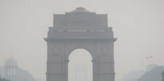 Dense smog covers India Gate in Delhi as post-Diwali air pollution turns hazardous