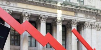 Wall Street traders monitor declining tech stocks amid growing skepticism over AI investments