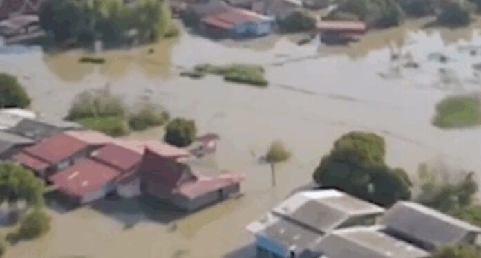 Cyclone Ditwah Floods Sri Lanka’s Southern and Eastern Coasts Aerial view of flooded Sri Lankan coastal towns after Cyclone Ditwah landfall.