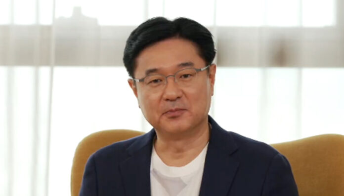 samsung-electronics-tm-roh- TM Roh at Samsung Electronics headquarters after being named Co-CEO and head of DX division