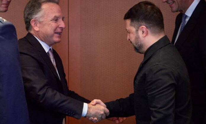 Ukrainian President Volodymyr Zelenskyy meets U.S. envoys in Berlin as Ukraine–Russia negotiations resume amid hopes for progress.