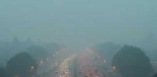 Thick smog blankets New Delhi as air quality deteriorates into severe category