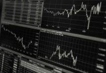 Global Stocks Dip Cautiously Amid US Data, Federal Reserve Rate Cut Speculation Traders monitoring fluctuating global stock indices on December 1, 2025 amid cautious market sentiment.