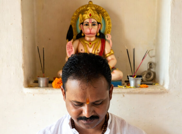 mangal-dosh-effects-types-h Devotees praying to Lord Hanuman to reduce the effects of Mangal Dosh