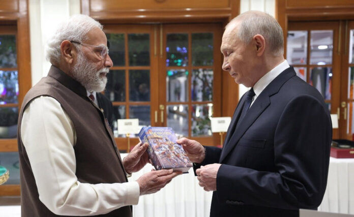 modi-putin-heritage-gifts-2 PM Modi presents President Putin six Indian heritage gifts representing culture, ODOP, and GI traditions
