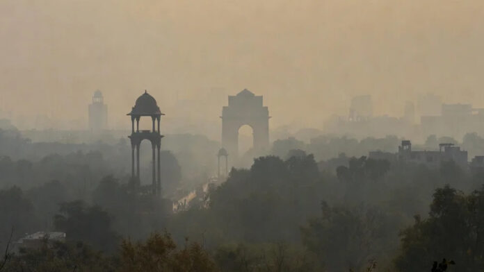 delhi-air-pollution-aqi-jan Smog-covered Delhi skyline as air quality worsens in January 2026