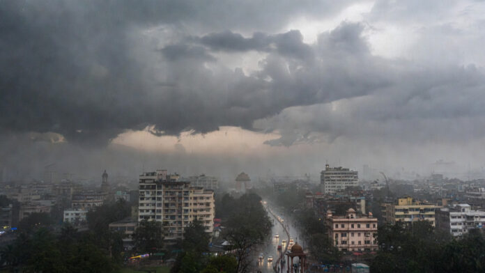 delhi-ncr-weather-rain-cold Cloudy sky and rain over Delhi NCR during winter weather change