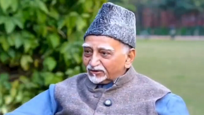 hamid-ansari-vhp-controvers Former Vice President Hamid Ansari and VHP leader Vinod Bansal amid controversy over historical invader remarks