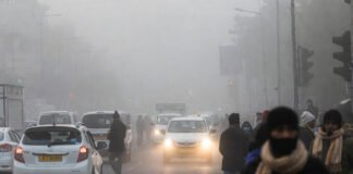 Dense fog and cold wave affect traffic in New Delhi during winter weather alert