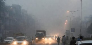 Dense fog and cold wave conditions in Delhi during winter