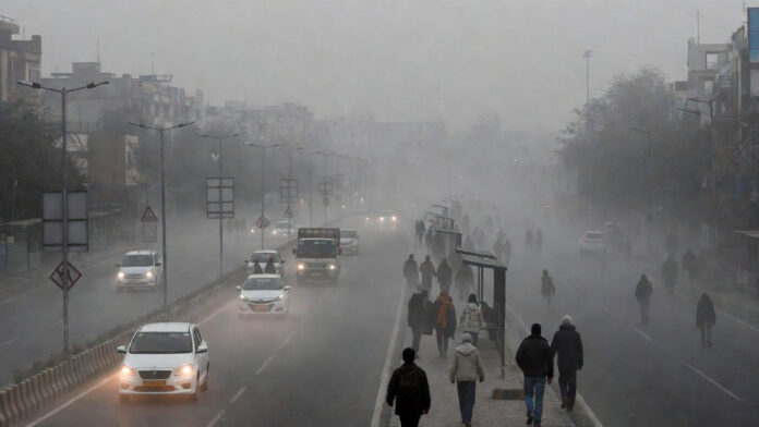india-weather-january-7-202 Dense fog and cold wave conditions in Delhi NCR on January 7, 2026