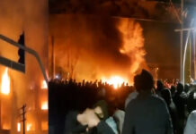 Iran Protests Intensify as Rights Groups Report Heavy Casualties; US Calls for Restraint Protesters in Iran facing security forces amid intensified demonstrations and communication restrictions.