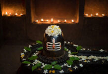 Mahashivratri 2026 Date & Puja Timings: Rare Auspicious Yogas Make This Year Special Devotees offering prayers to Lord Shiva on Mahashivratri night