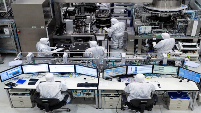 south-korea-us-chip-tariff- South Korean semiconductor facility representing efforts to negotiate favorable US tariff terms on memory chips.