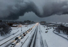 Historic Winter Storm Triggers Federal Emergency Across Dozens of U.S. States; Tens of Millions Affected and Thousands of Flights Canceled Massive winter storm in the United States with heavy snow covering highways and disrupted airport operations