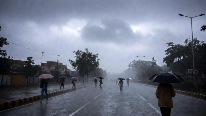 delhi-ncr-rain-western-dist Rainfall in Delhi-NCR as western disturbance brings cold winds and increased chill