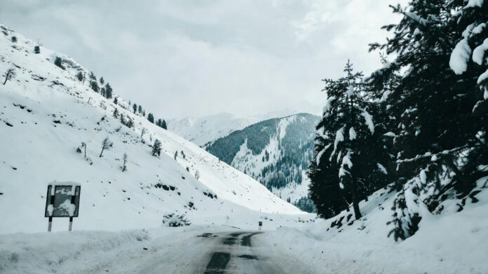 north-india-weather-snowfal Fresh snowfall covers Rohtang Pass in Himachal Pradesh amid Western Disturbance in February