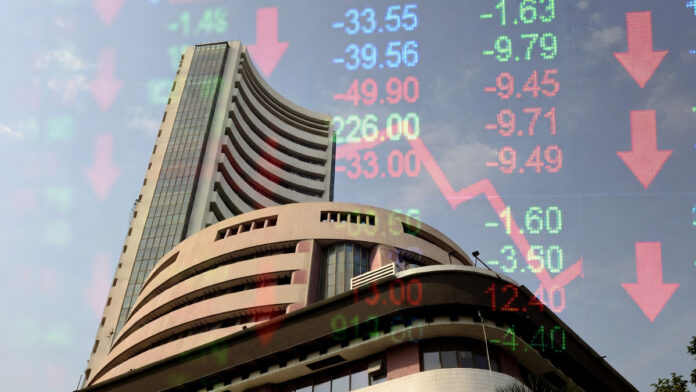 sensex-961-point-fall-nifty Bombay Stock Exchange building in Mumbai after Sensex fell 961 points and Nifty slipped below 25,200
