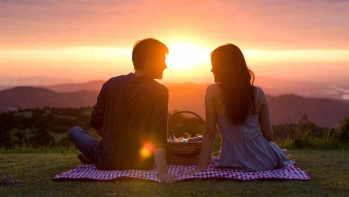 valentines-day-sunset-picni Couple enjoying romantic sunset picnic on Valentine’s Day