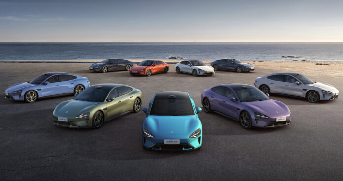 xiaomi-su7-electric-car-202 Xiaomi SU7 electric car with futuristic design and fast charging concept