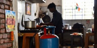 Small LPG cylinder used in Delhi kitchen under new government rule