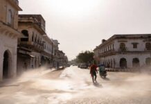 Deadly Heatwave Sweeps India: 10 States on Alert as Temperatures Cross 45°C People walking under extreme heatwave conditions in India with high temperature and bright sun
