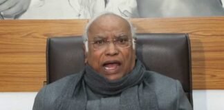 Mallikarjun Kharge addressing a political rally amid controversy over remarks on Prime Minister Narendra Modi