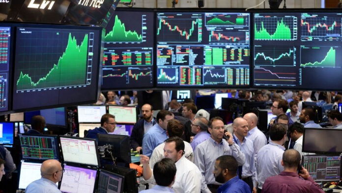 Wall Street Rises; S&P 500 Posts Weekly Gains Wall Street Update: S&P 500, Nasdaq End Higher