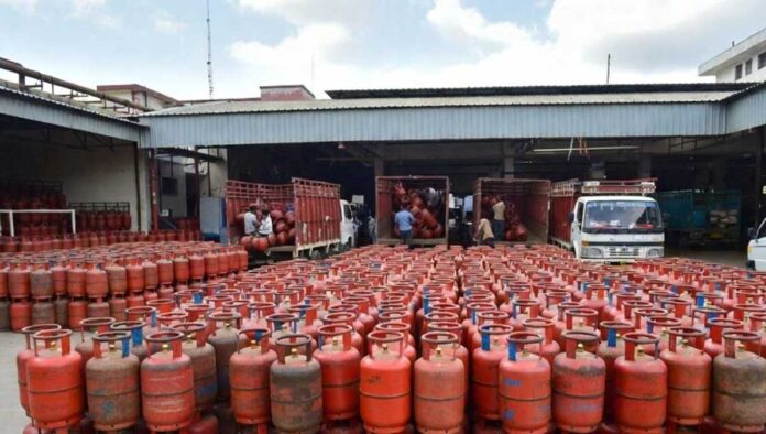 India Faces LPG & LNG Supply Risk as Qatar’s Ras Laffan Facility Damage Threatens Long-Term Imports India Faces LPG & LNG Supply Risk as Qatar’s Ras Laffan Facility Damage Threatens Long-Term Imports