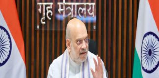 Amit Shah interacting with BSF personnel during a border security review visit