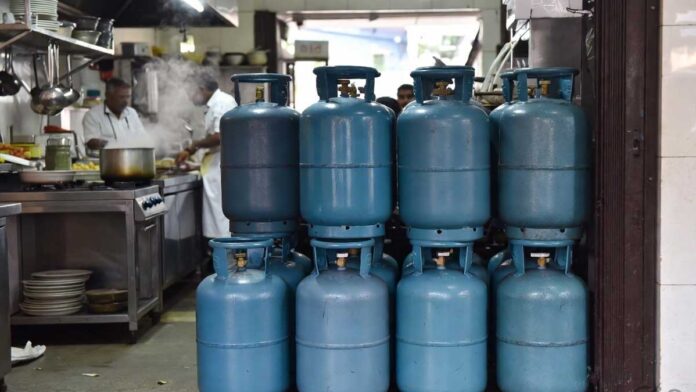 LPG Price Hike May 2026: Commercial Cylinder Up ₹993 in Delhi, Domestic LPG, Petrol & Diesel Prices Unchanged