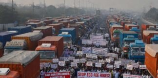 Truck drivers and transport unions protest in Delhi-NCR against ECC fee hikes and BS-4 vehicle restrictions during a three-day strike announcement.