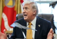 US Accuses China of ‘AI Distillation’ Theft Ahead of Trump’s Beijing Visit, Tensions Rise Donald Trump speaking on China AI technology theft allegations with US-China flags and digital AI graphics
