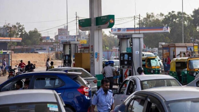 Petrol, Diesel, CNG Prices Hiked Across India: Fuel Rates Surge Up to ₹3 Per Liter in Delhi, Mumbai, Kolkata Petrol, Diesel, CNG Prices Hiked Across India: Fuel Rates Surge Up to ₹3 Per Liter in Delhi, Mumbai, Kolkata