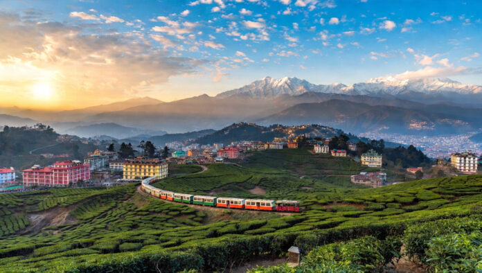 darjeeling-tour-packages-fa Darjeeling tour packages featuring tea gardens, toy train, Tiger Hill sunrise and scenic Himalayan mountain views
