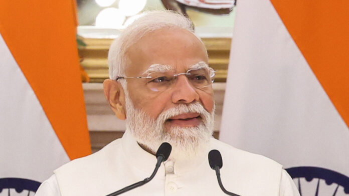 pm-modi-gujarat-visit-18000