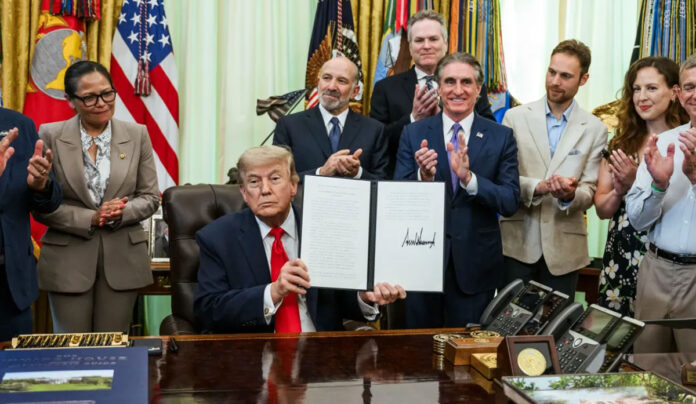 us-iran-peace-agreement-tru Trump Signs US-Iran Peace Agreement Draft