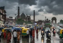 Monsoon Returns to Delhi-NCR: Rain Lashes Noida, Ghaziabad; IMD Issues Yellow Alert for Next Two Days Delhi-NCR Weather Update: Monsoon Becomes Active Again, Rain Brings Relief as IMD Issues Yellow Alert