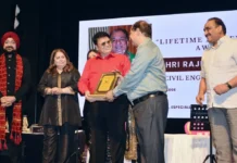 Former Rajasthan judicial officer and singer K. P. Saxena was honored by the Music Wellness Foundation during the Ghazal Ek Ehsaas musical program.
