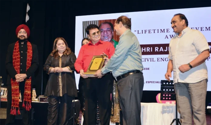 Former Rajasthan judicial officer and singer K. P. Saxena was honored by the Music Wellness Foundation during the Ghazal Ek Ehsaas musical program.