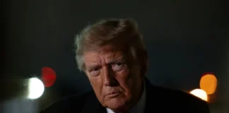 Donald Trump alongside the US Capitol, illustrating the 2026 midterm elections and potential congressional scrutiny of cryptocurrency companies and banks.
